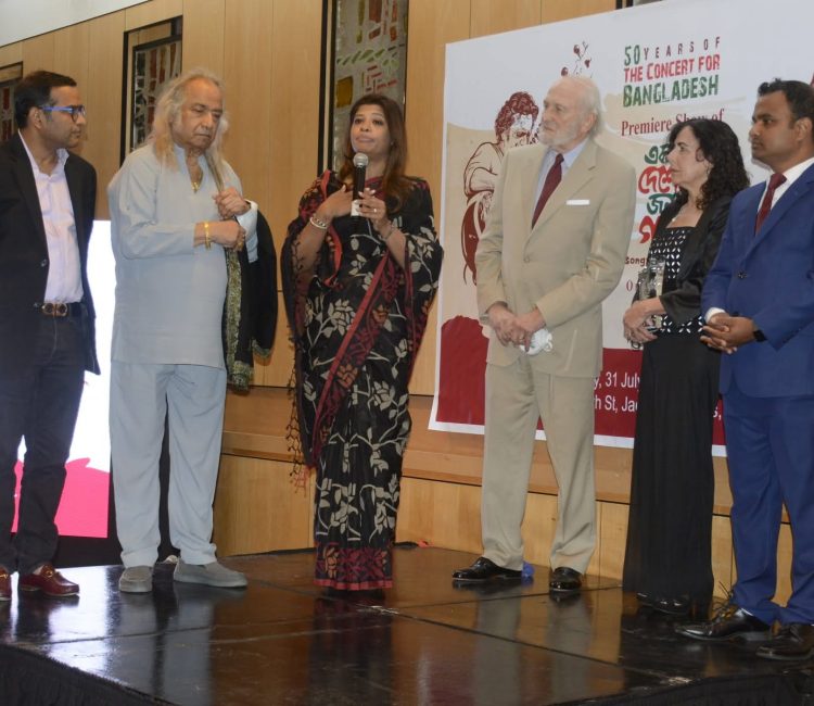 Documentary “Songs for a Country”, directed by Shamim Al Amin and inspired by The Concert for Bangladesh, had its premiere screening. American filmmaker Lier Levin, sarod maestro Ustad Ashish Khan, and many others attended.